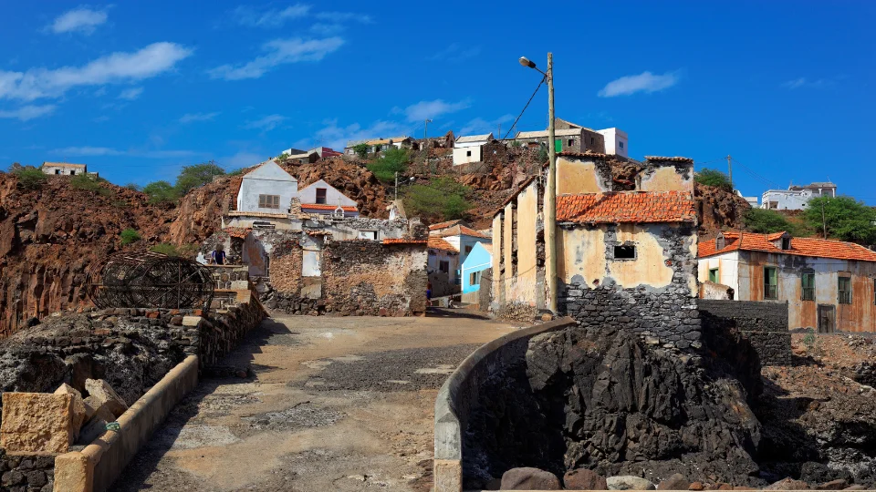 Village et cultures en terrasses sur l’île de São Nicolau au Cap-Vert