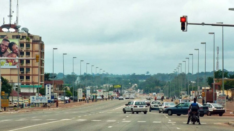 Marché local et vie quotidienne à Yamoussoukro en Côte d'Ivoire