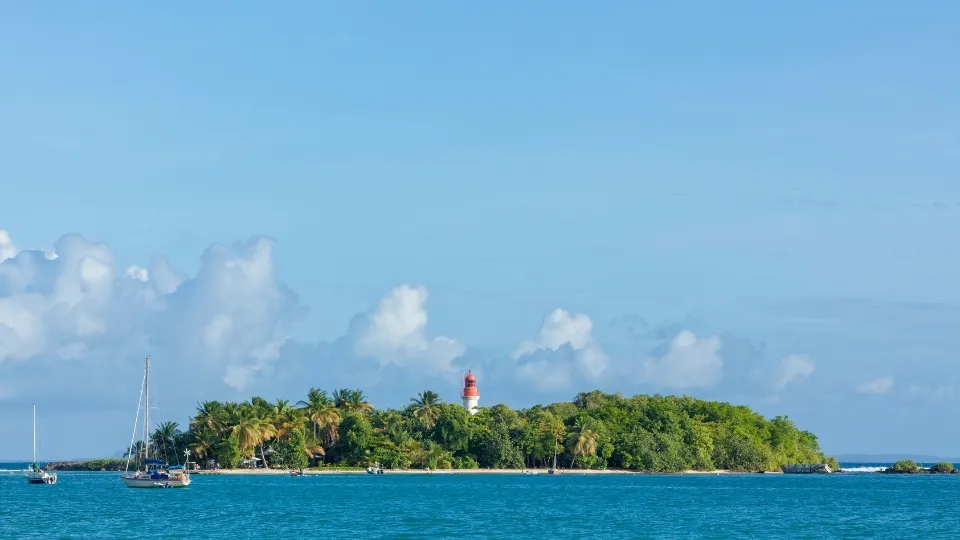 Marché local et ambiance créole en Grande-Terre Guadeloupe