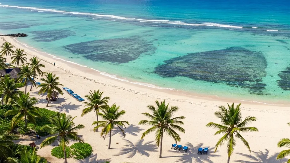 Vue générale de la côte swahili au Kenya entre plages, lagons et villages