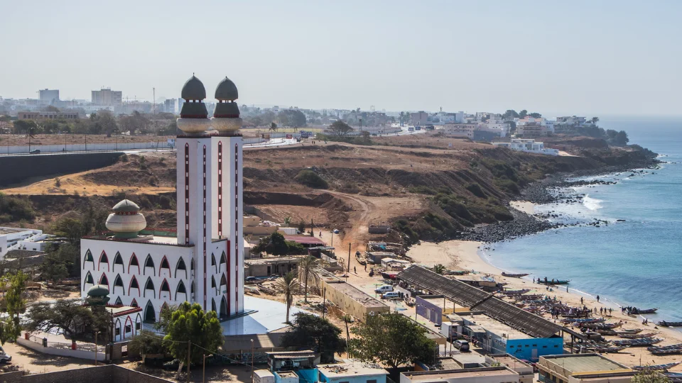 Vue de Dakar entre presqu’île urbaine et océan Atlantique